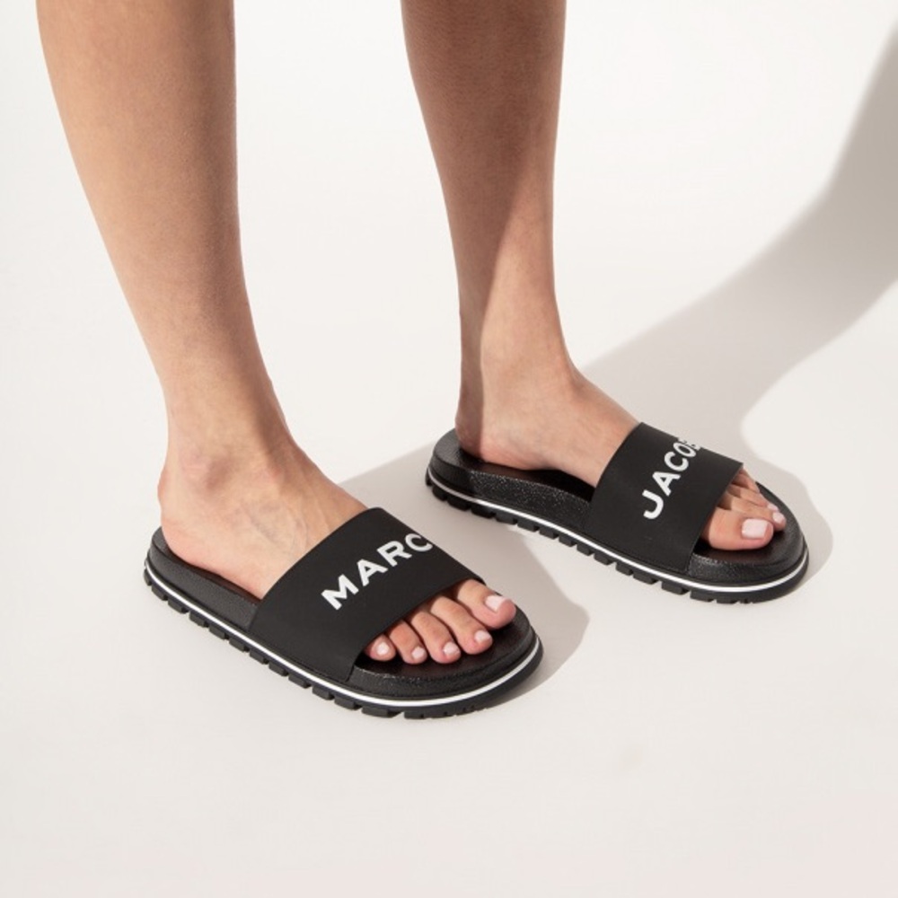 Marc Jacobs Black and White Logo Slides